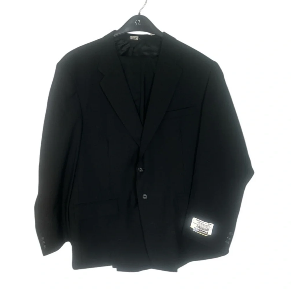 Elegant Black Suit with Notched Lapel and wool/polyester blend NWT